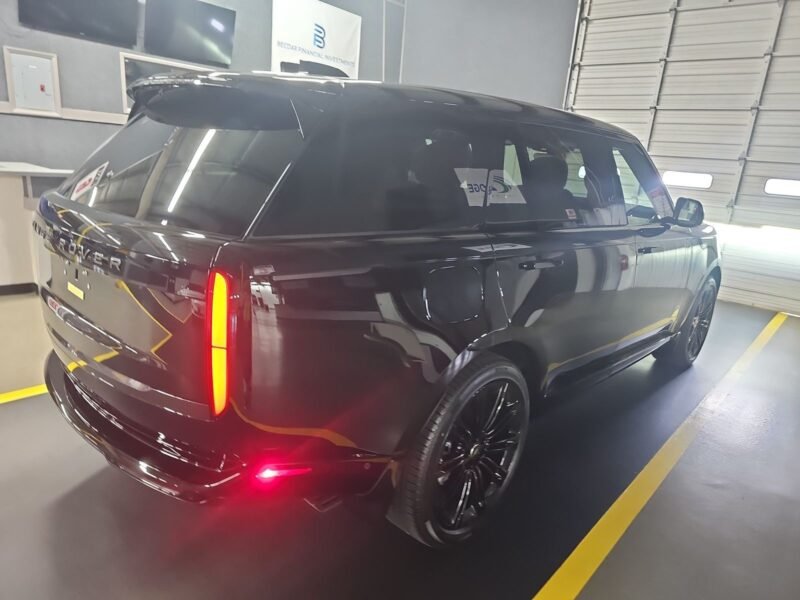 🚙 À Vendre : Land Rover Range Rover SE LWB 2025 – Espace, Luxe et Technologie pour 7 Passagers ! 🚙