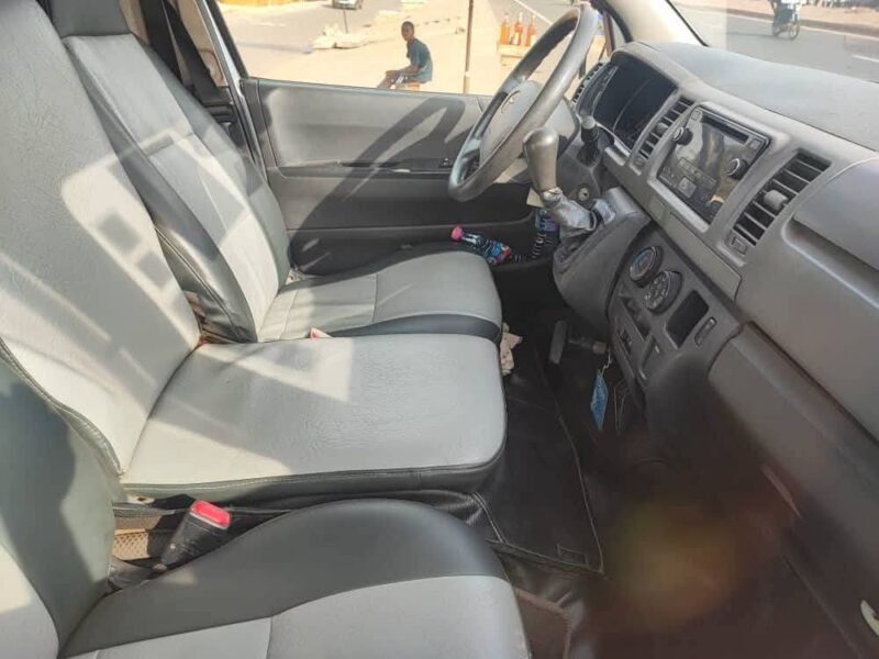 TOYOTA HIACE ANNÉE 2017